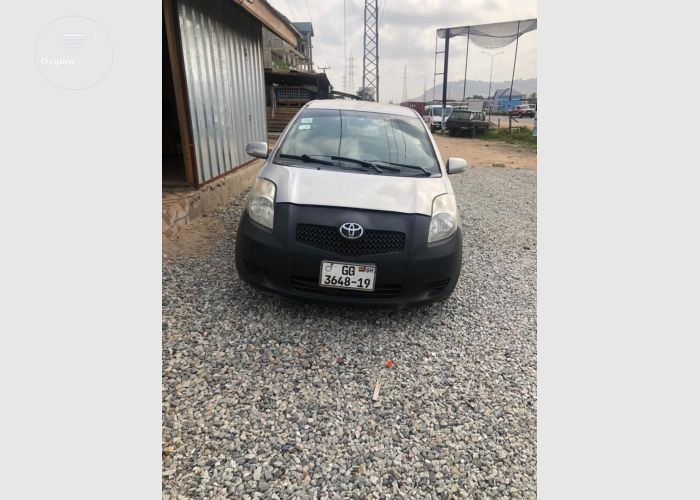 2007 Toyota Vitz 4plugs going for 24k