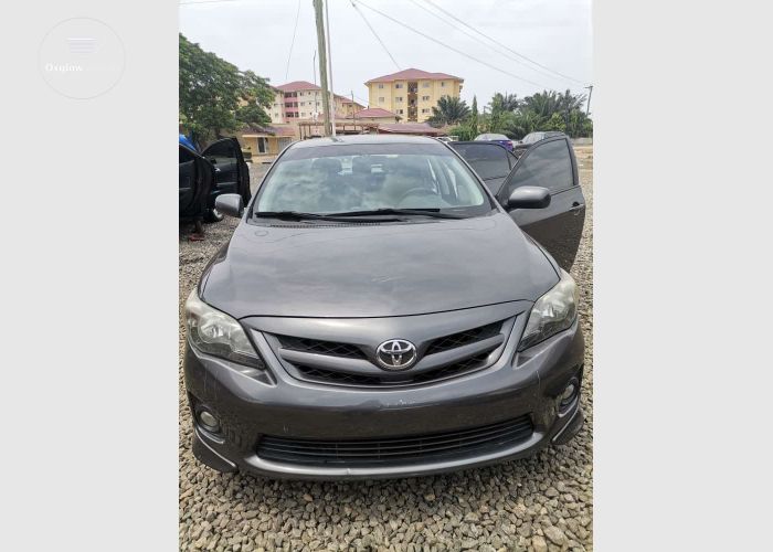  Toyota corolla sports 2013