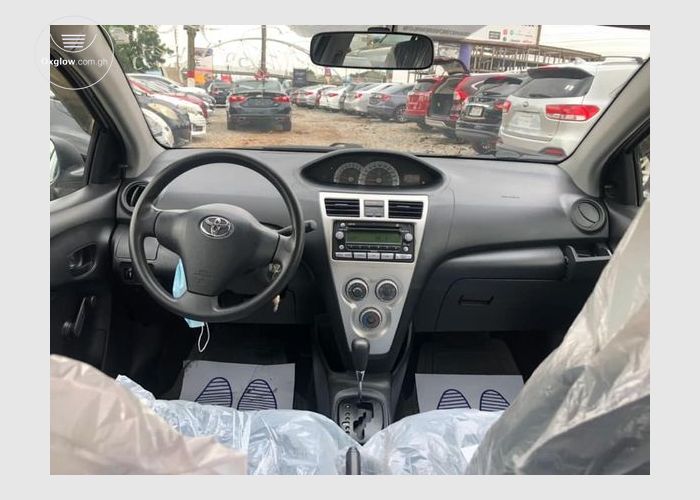  TOYOTA YARIS 2010