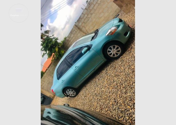  Toyota Yaris 2010