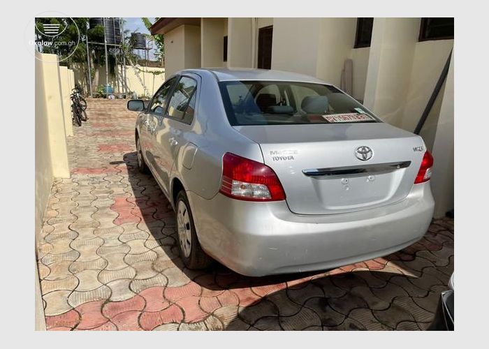  Toyota Yaris 2011