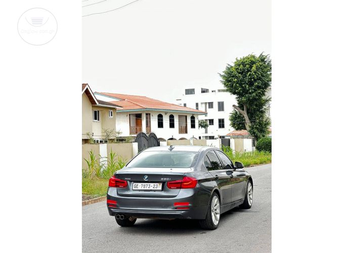  BMW 330i  