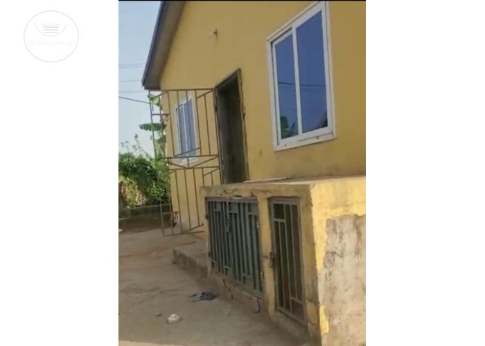 2 Bedrooms House