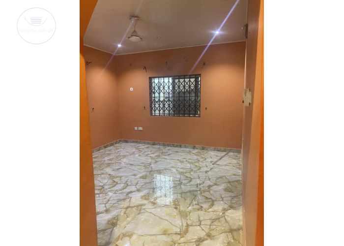 2 Bedrooms House