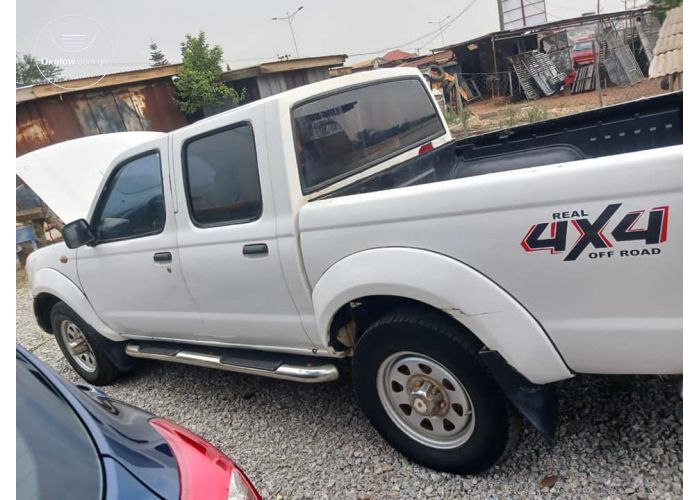 2013 NISSAN HARDBODY PICKUP