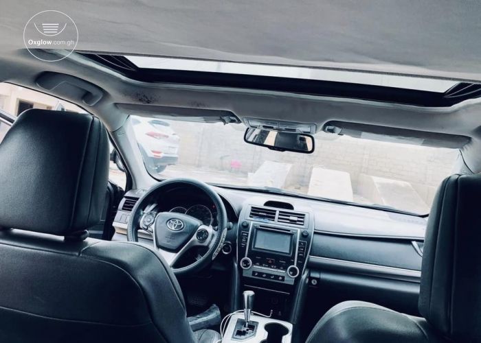 2014 Toyota Camry (Full option)