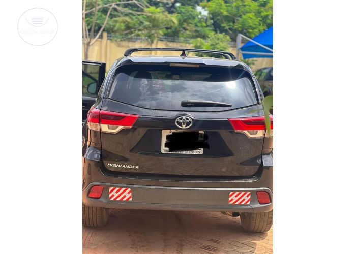 2017 Model Toyota Highlander Registered 2022 Reverse Camera Drives smoothly AC chilling