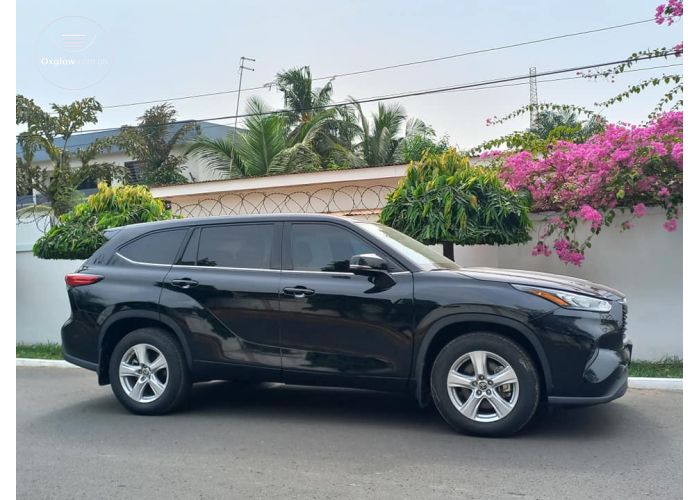 2022 Toyota Highlander LE Fully Loaded