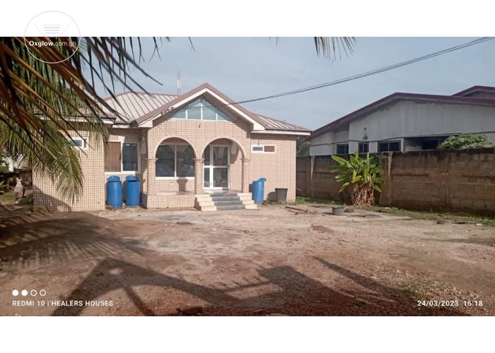 3 Bedrooms House