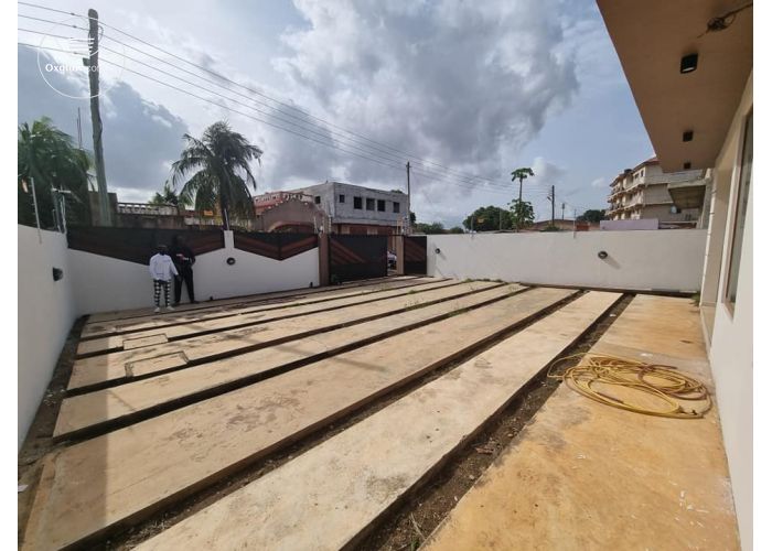 3 Bedrooms House