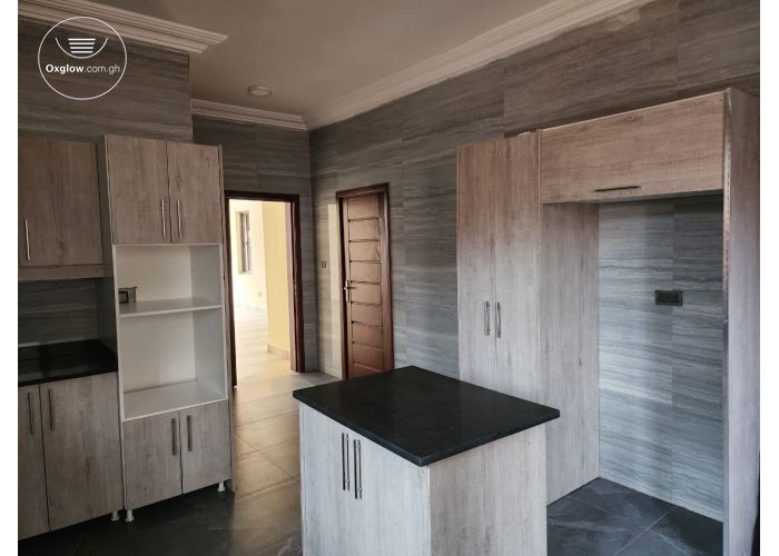 4 Bedrooms House