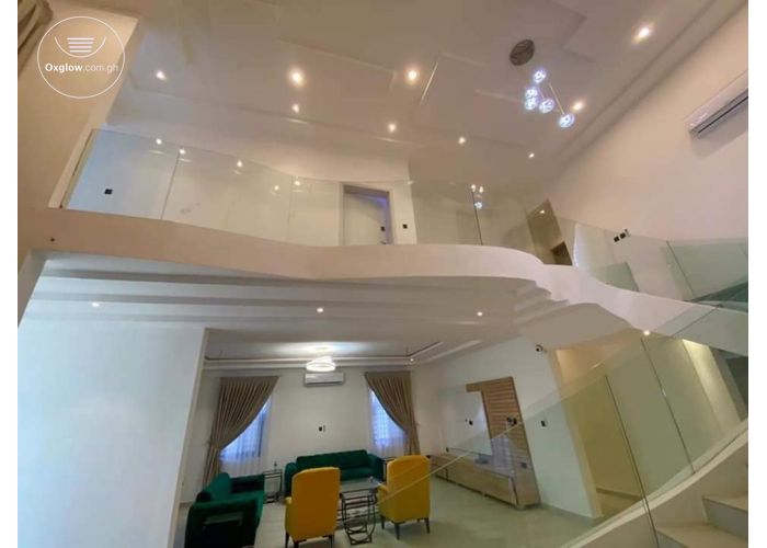 4 Bedrooms House