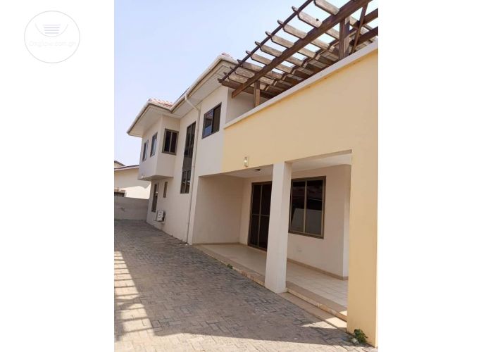 4 Bedrooms House