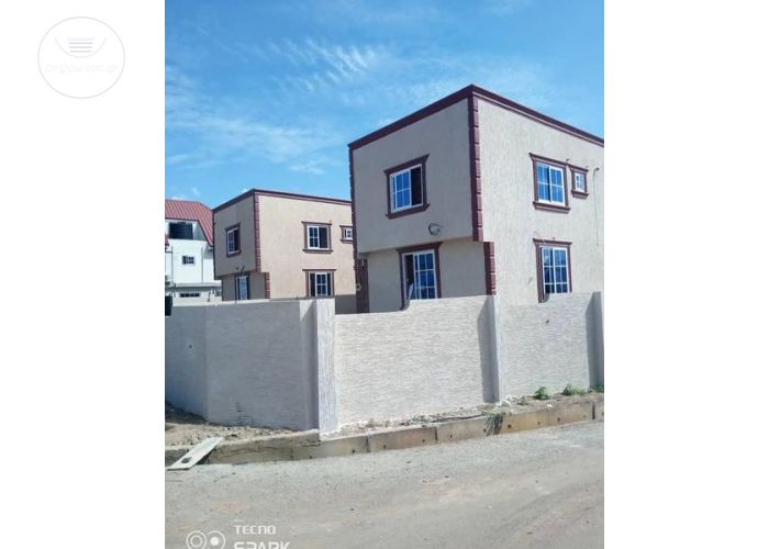 4 Bedrooms House