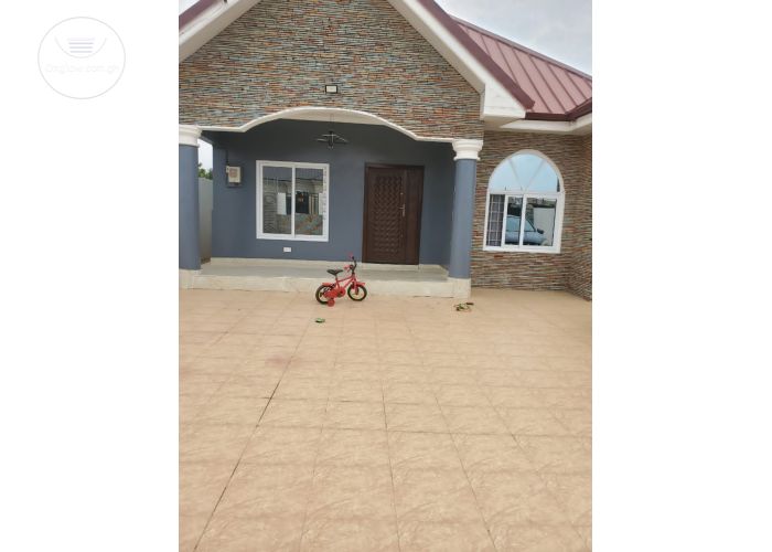 5 BEDROOM HOUSE OF 2 APARTMENTS AT COMMUNITY 25 TEMA