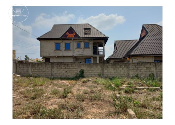 6 Bedrooms House