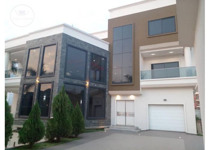 6 Bedrooms Mansion
