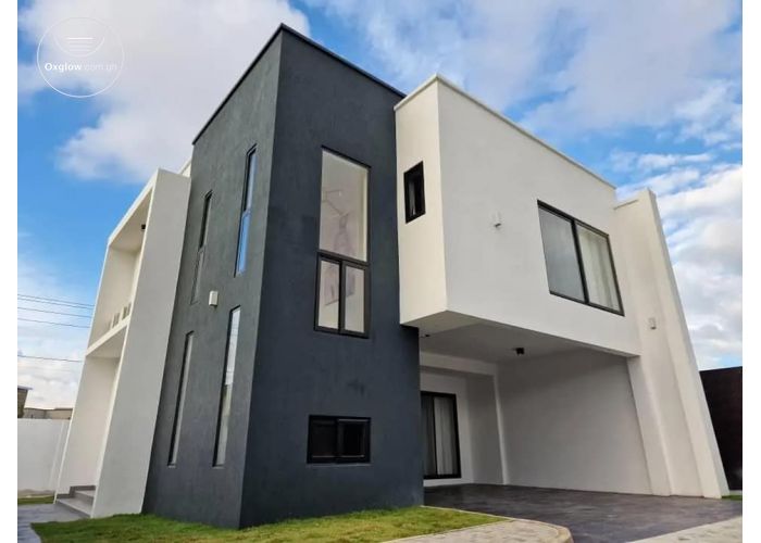 Executive 3 Bedroom House