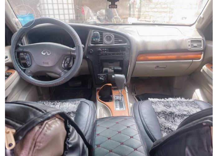 Infiniti QX4