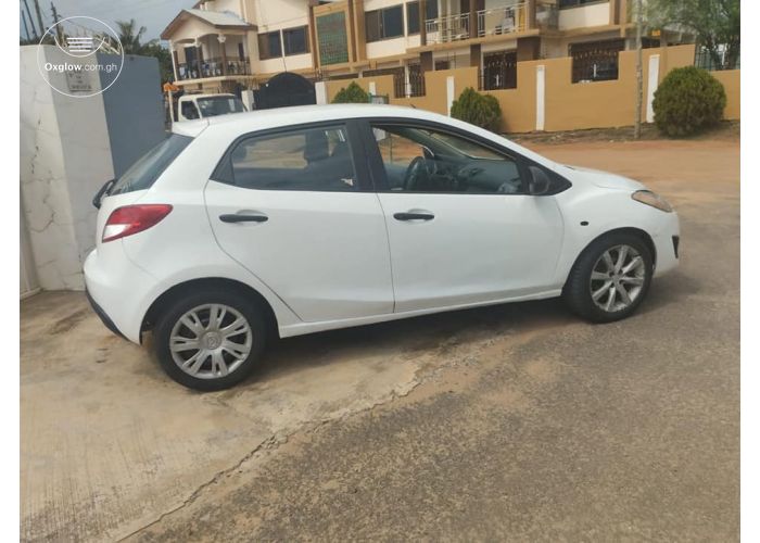 MAZDA 2