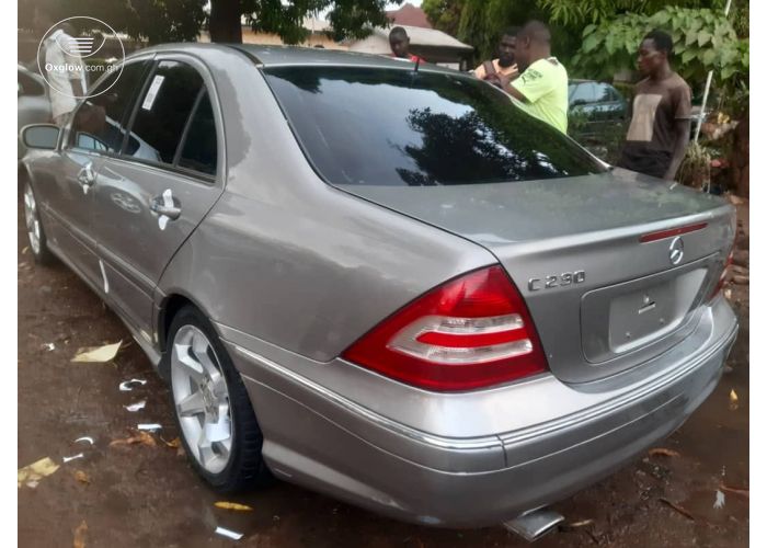 MERCEDES-BENZ C230