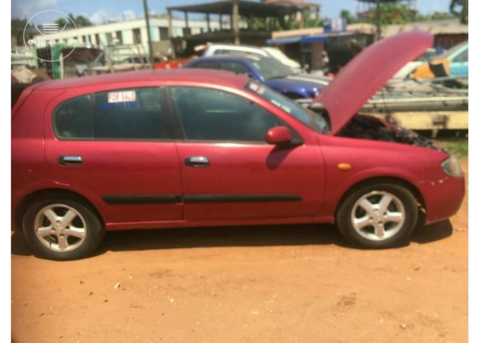 Nissan almera