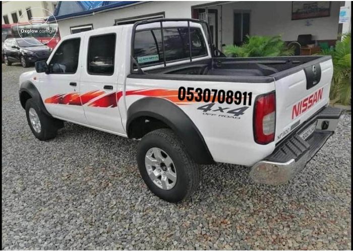 Nissan hardbody pickup 2013 model
