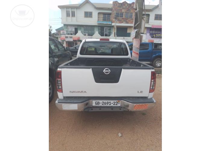 NISSAN NAVARA LE 