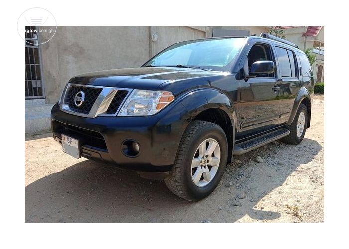 NISSAN PATHFINDER SE