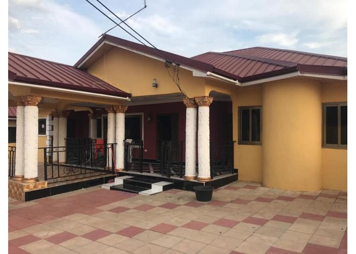 Specious 5 Bedrooms House.