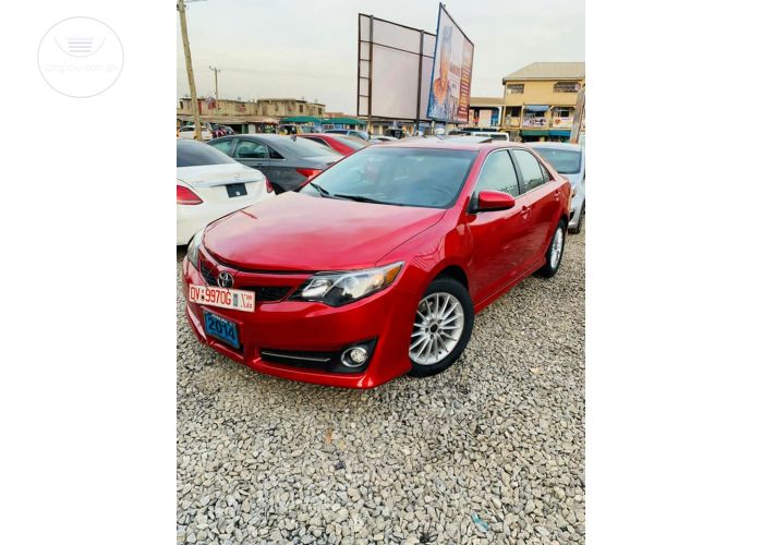 Toyota Camry SE 2013 Model