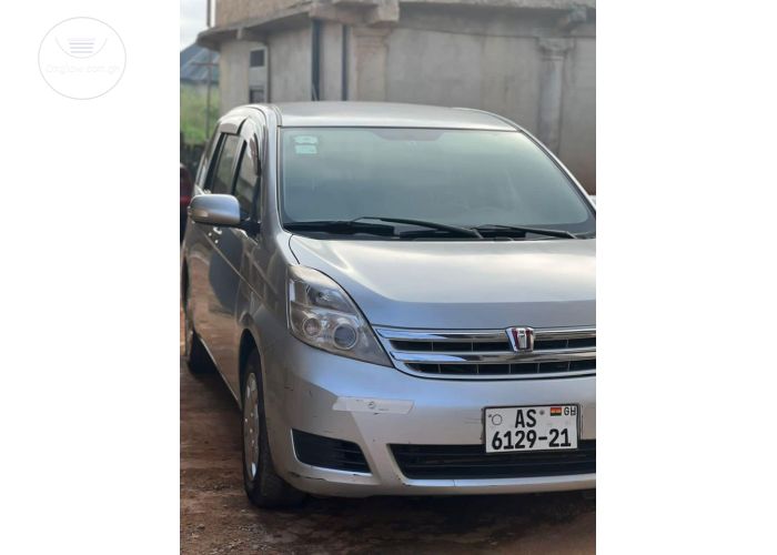 Toyota ISIS 2010 Model