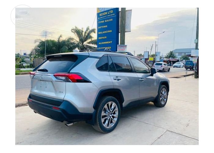 Toyota Rav4 XLE 2020 Model