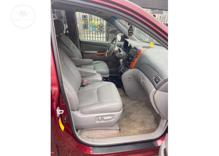 Toyota Sienna 