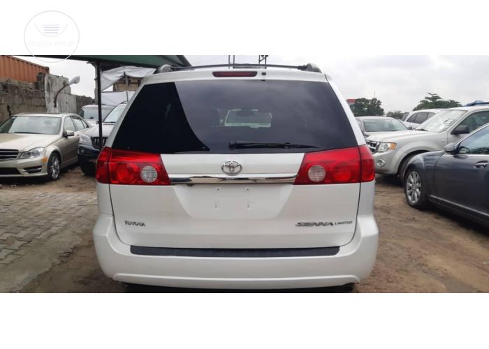 Toyota Sienna 