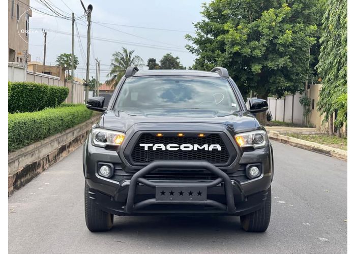 TOYOTA TACOMA