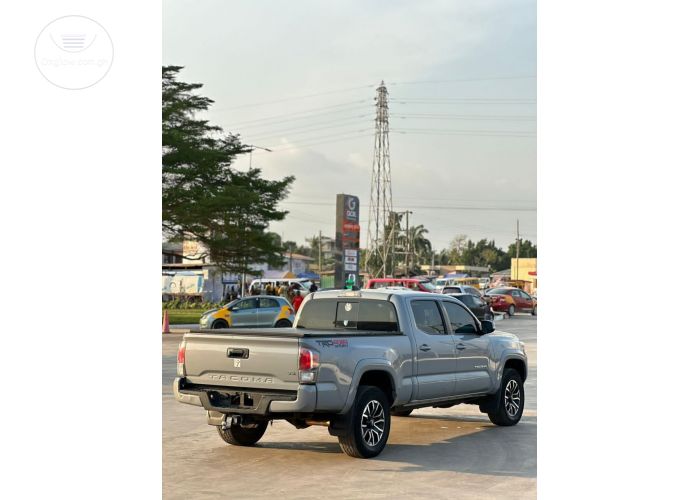 Toyota Tacoma TRD Sports