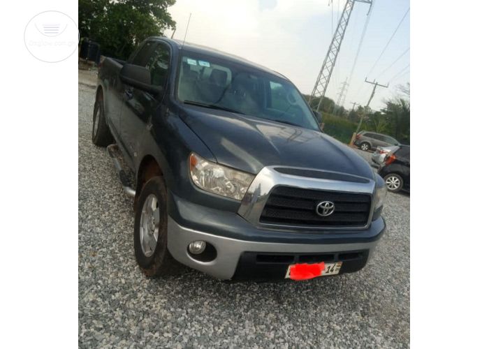 TOYOTA TUNDRA 4x4-V8