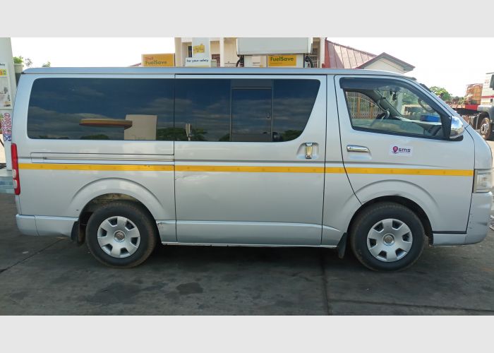 Toyota Hiace 2010