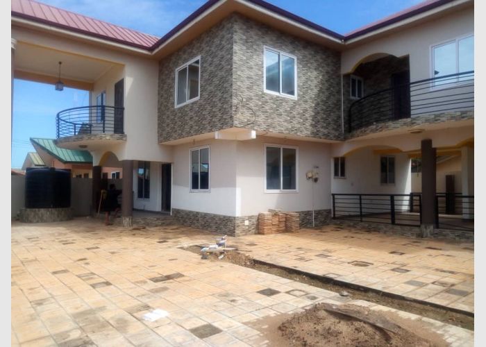 5 Bedroom house all en-suite