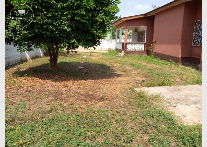 2 Bedrooms House On 1 Plot Of Land