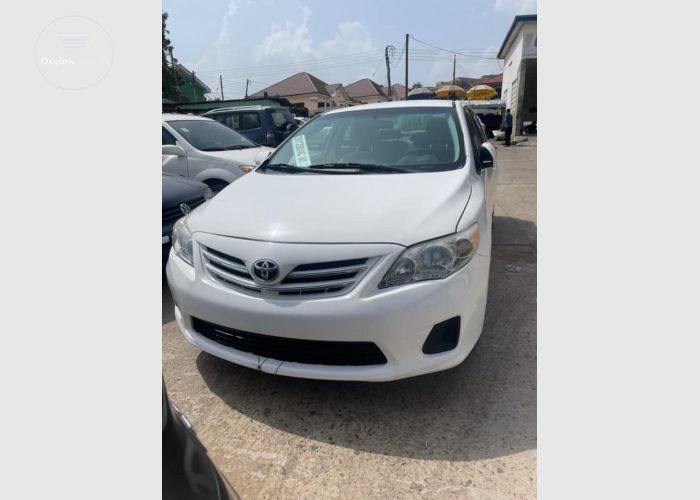 2013 Toyota Corolla LE Basic