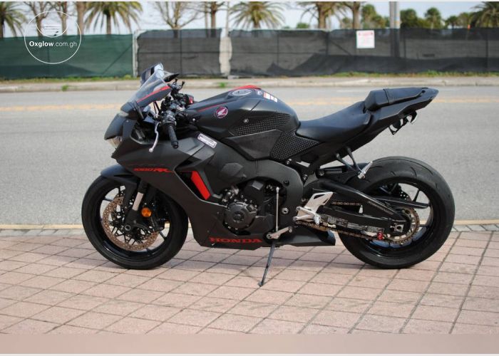 2017 honda cbr1000r for sale contact WhatsApp +14752216764