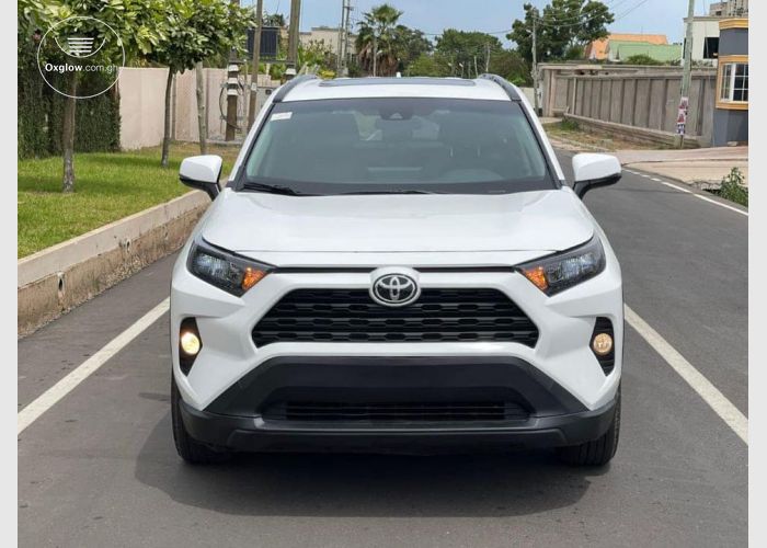 2020 TOYOTA RAV4 XLE