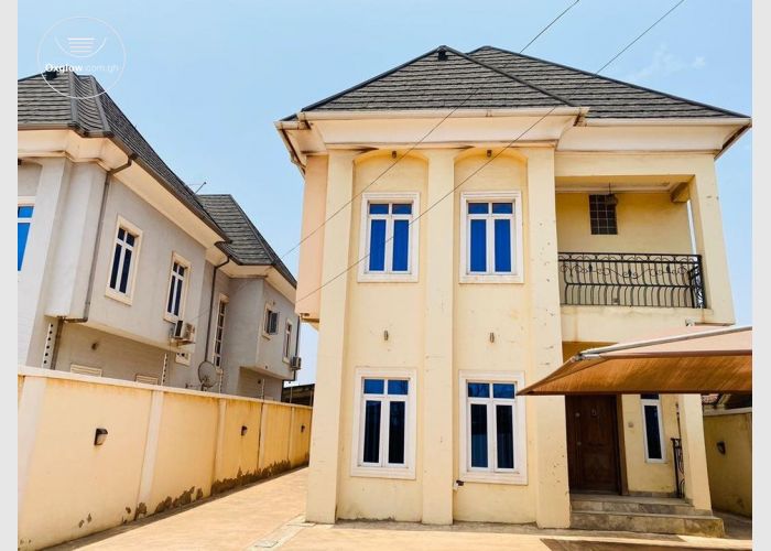 4BEDROOM DUPLEX WITH A BOYSâ€™ QUARTERS FOR SALE 