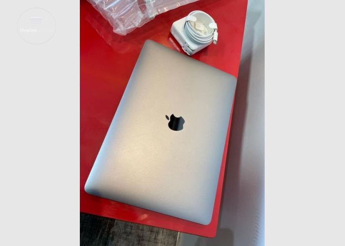 Apple MacBook Pro 2017 Core i7 Laptop