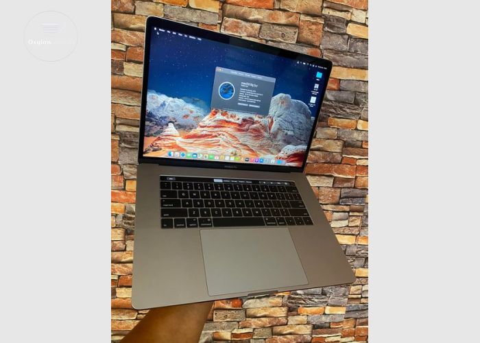 Apple MacBook Pro Core i7 Laptop