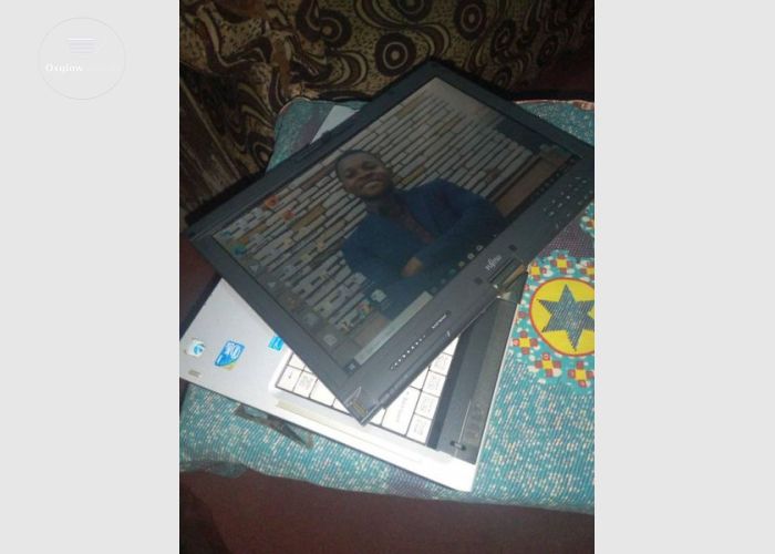 Fujitsu Life Book Series T-900 Tablet PC
