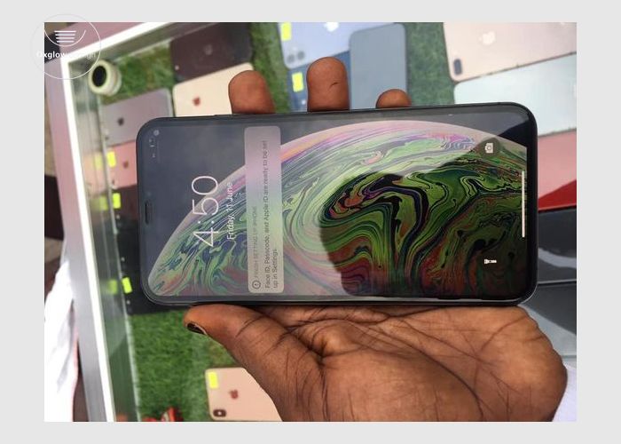 iPhone XS Black