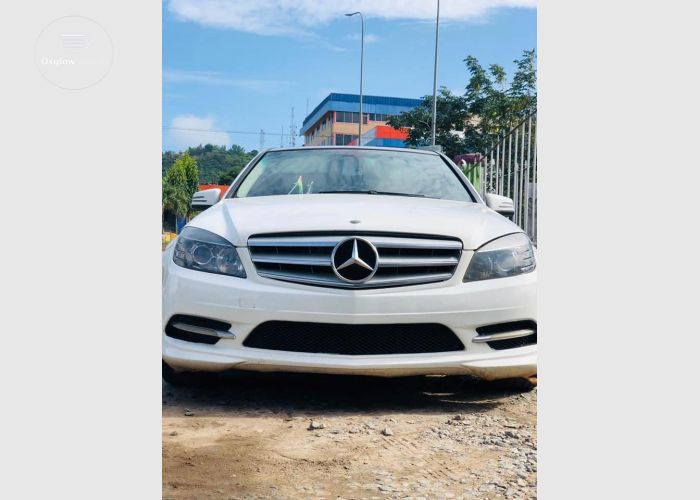 Mercedes Benz C300 4Matic 2012 Model